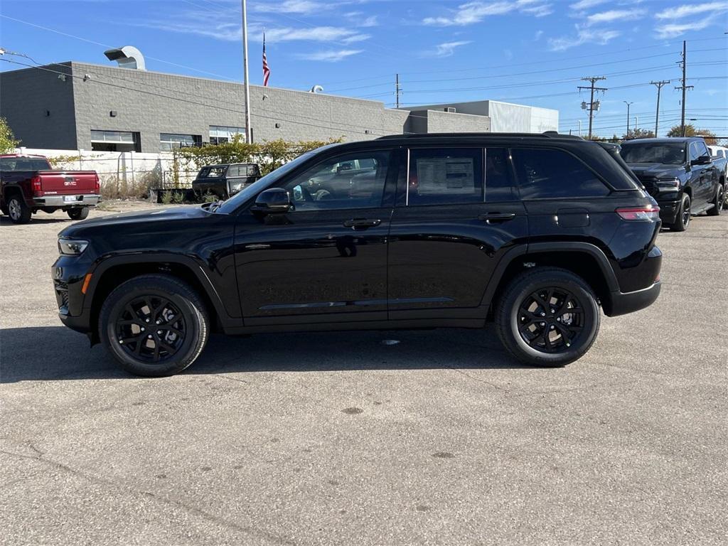 new 2025 Jeep Grand Cherokee car, priced at $45,708