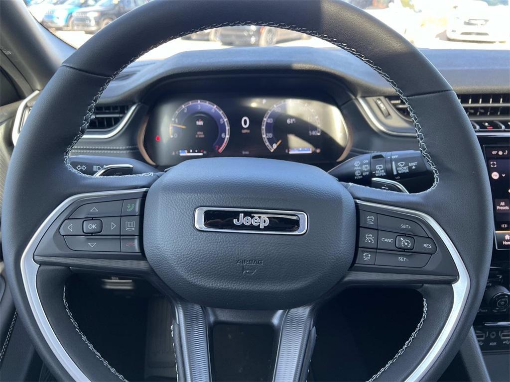 new 2025 Jeep Grand Cherokee car, priced at $45,708