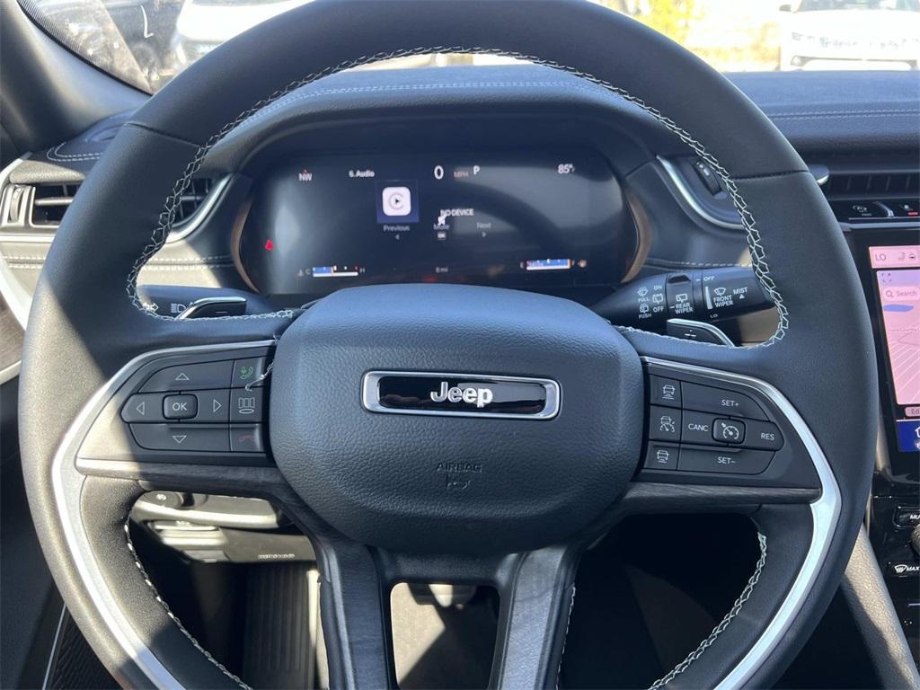 new 2025 Jeep Grand Cherokee car, priced at $50,728