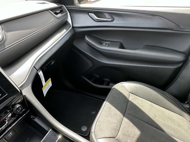 new 2025 Jeep Grand Cherokee car, priced at $47,063