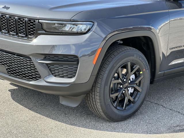 new 2025 Jeep Grand Cherokee car, priced at $45,583