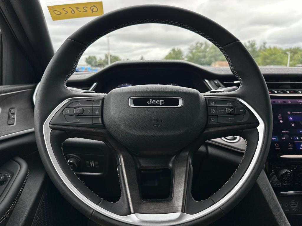 new 2025 Jeep Grand Cherokee car, priced at $46,742