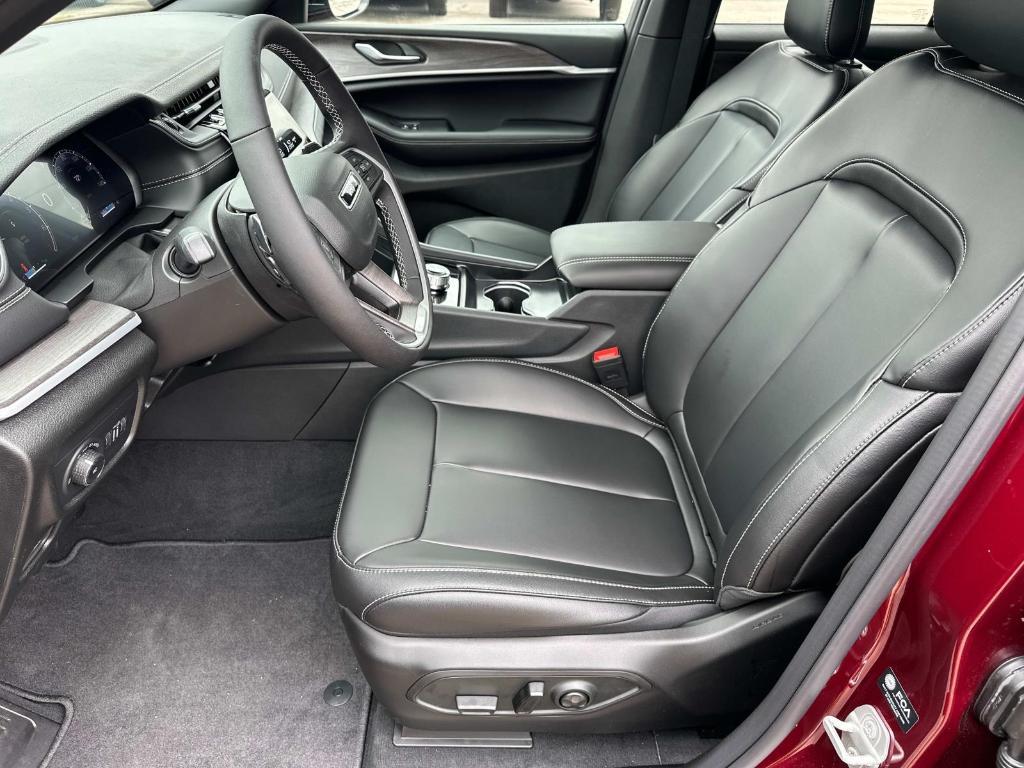 new 2025 Jeep Grand Cherokee car, priced at $46,742