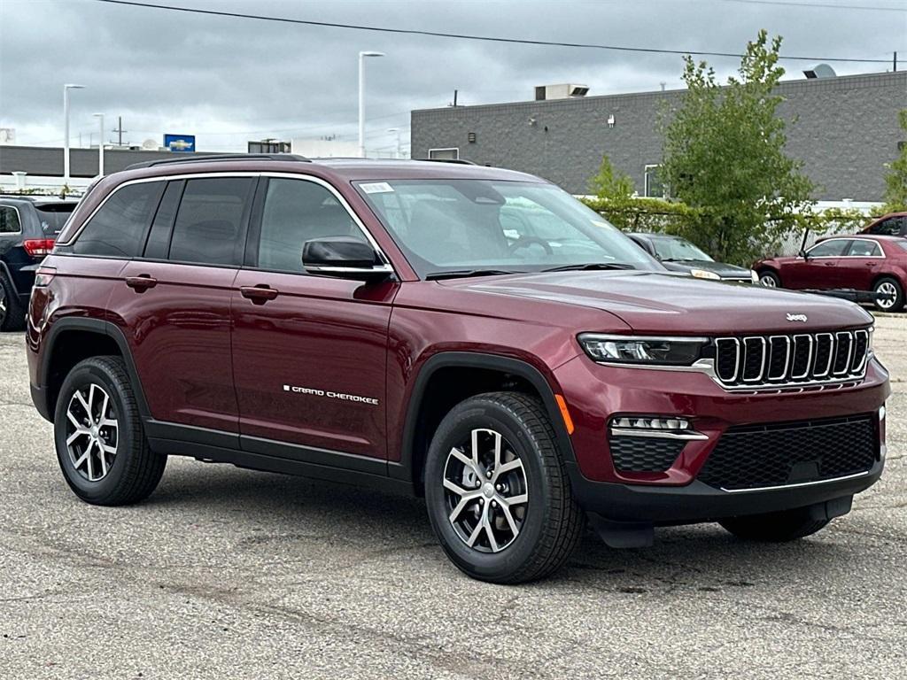 new 2025 Jeep Grand Cherokee car, priced at $46,742