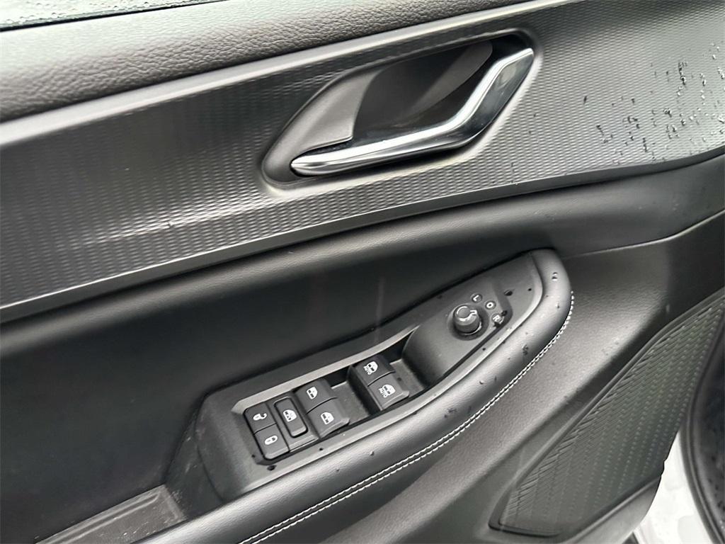 used 2024 Jeep Grand Cherokee car, priced at $31,995