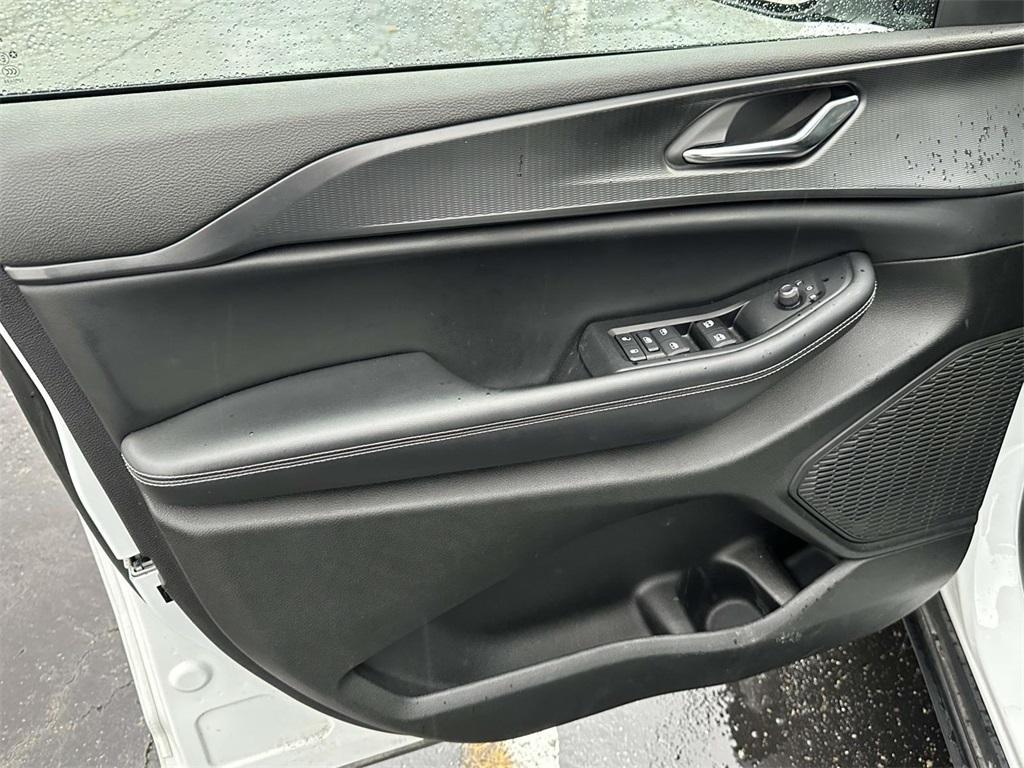 used 2024 Jeep Grand Cherokee car, priced at $31,995