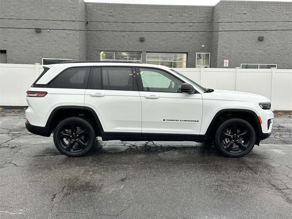 used 2024 Jeep Grand Cherokee car, priced at $31,995