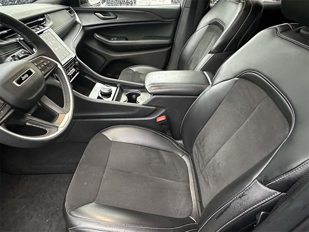 used 2024 Jeep Grand Cherokee car, priced at $31,995