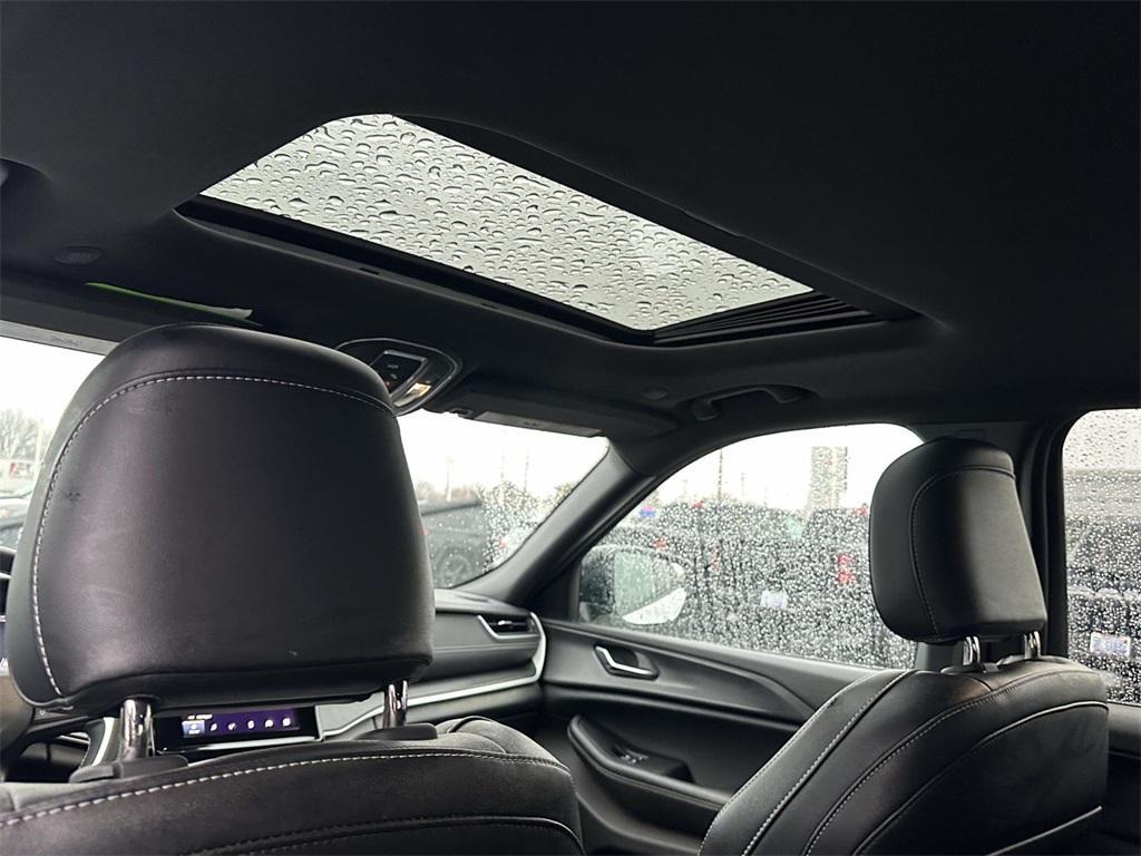 used 2024 Jeep Grand Cherokee car, priced at $31,995