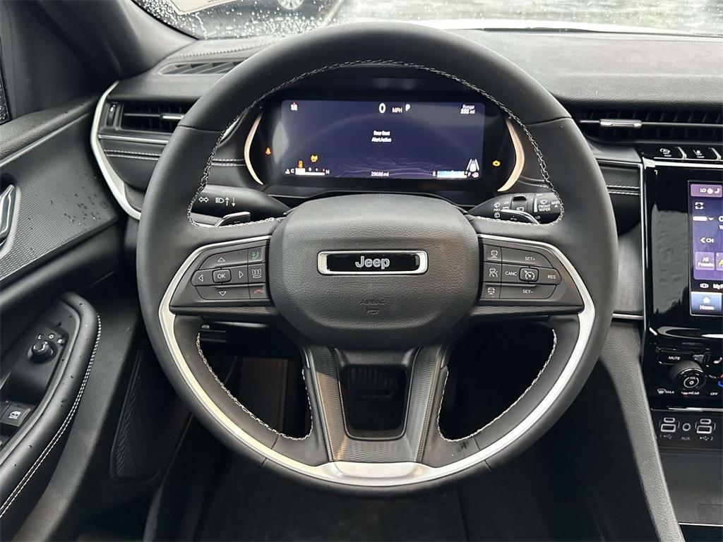 used 2024 Jeep Grand Cherokee car, priced at $31,995