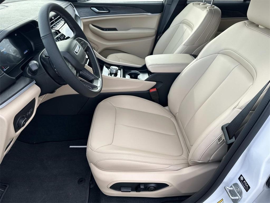 new 2025 Jeep Grand Cherokee car, priced at $46,331