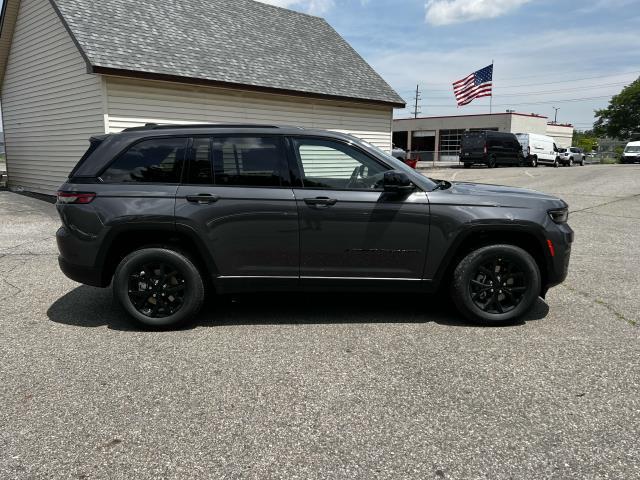 new 2024 Jeep Grand Cherokee L car, priced at $49,354