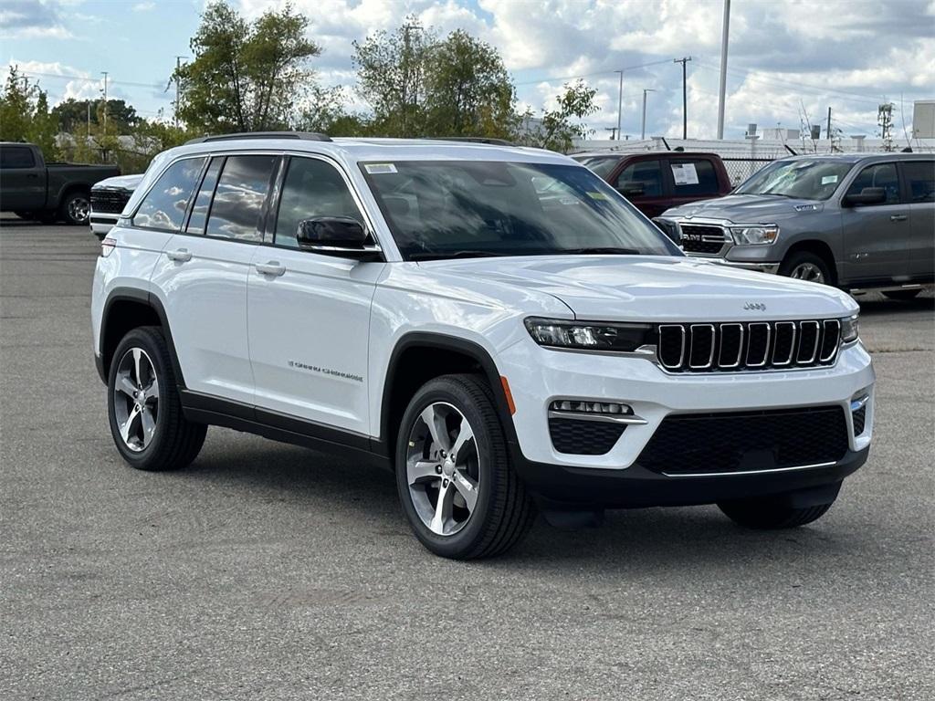 new 2025 Jeep Grand Cherokee car, priced at $52,555