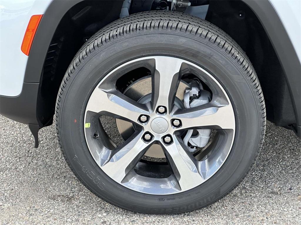 new 2025 Jeep Grand Cherokee car, priced at $52,555