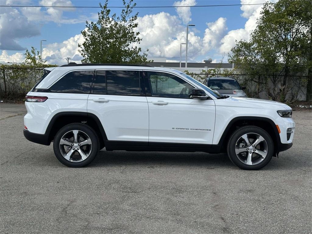 new 2025 Jeep Grand Cherokee car, priced at $52,555
