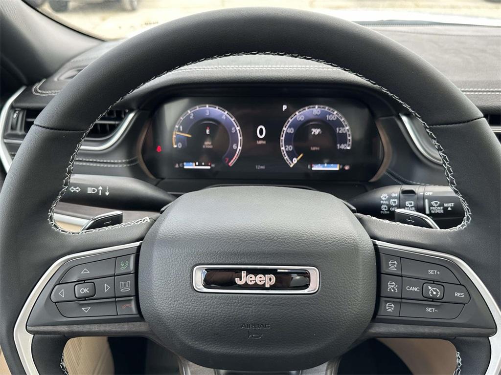 new 2025 Jeep Grand Cherokee car, priced at $52,555