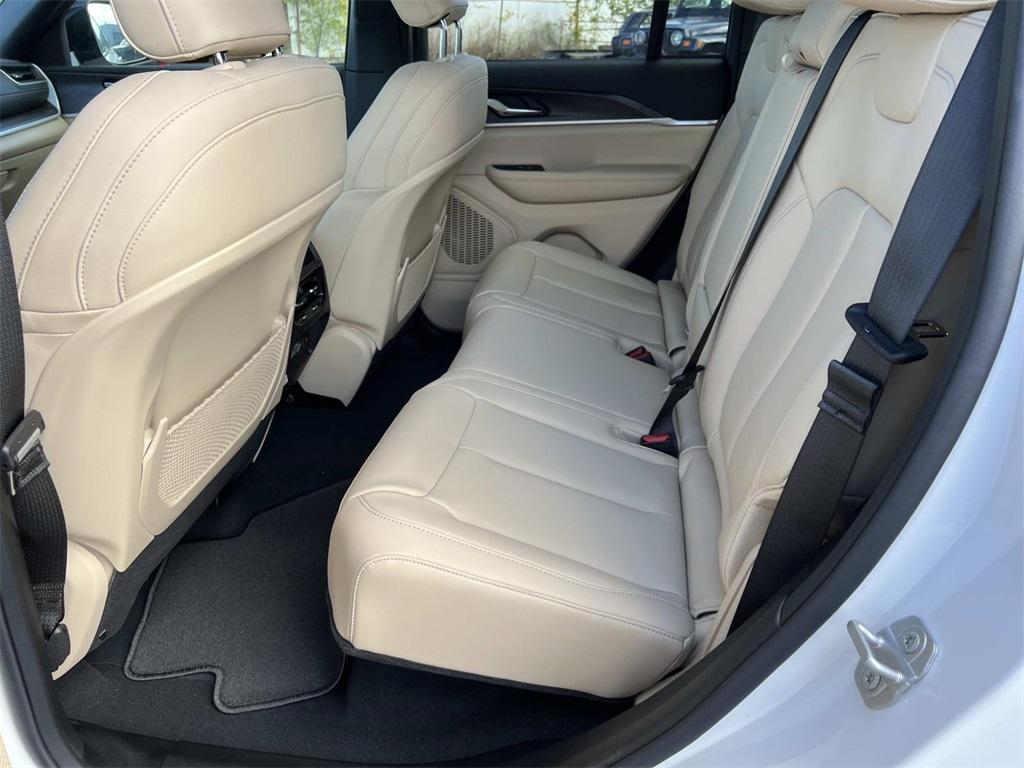 new 2025 Jeep Grand Cherokee car, priced at $46,331