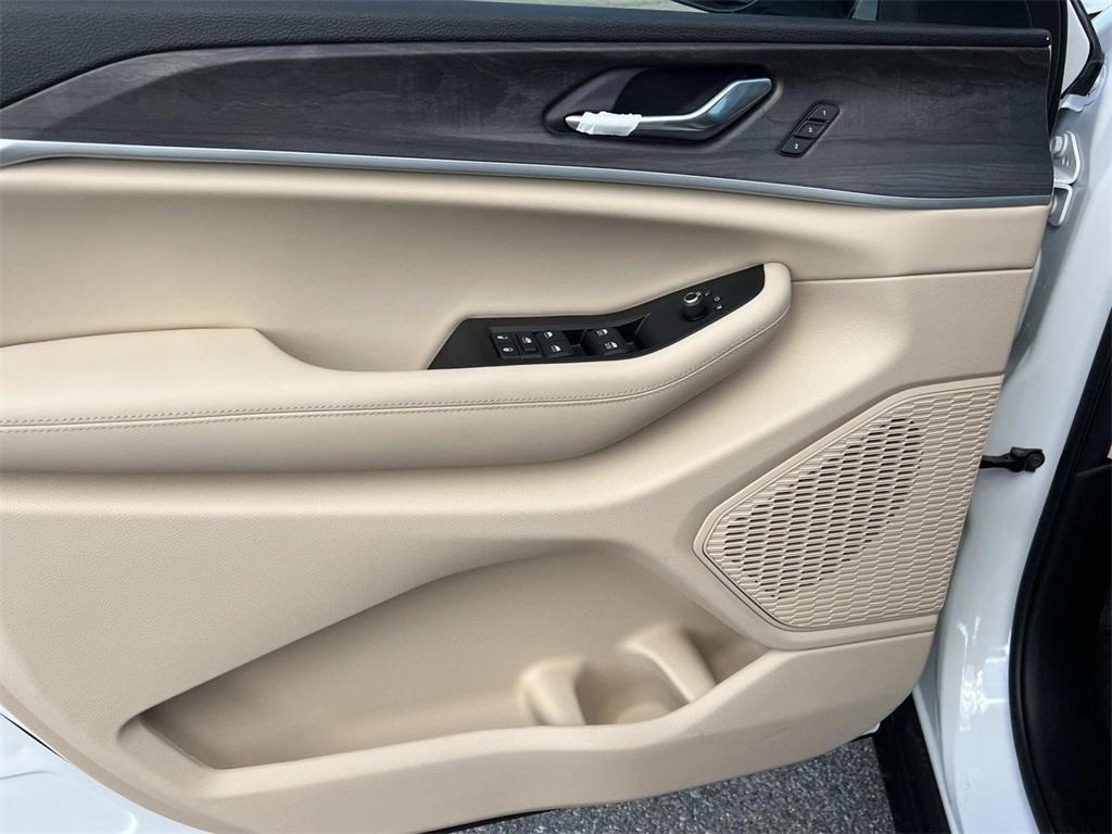 new 2025 Jeep Grand Cherokee car, priced at $46,331