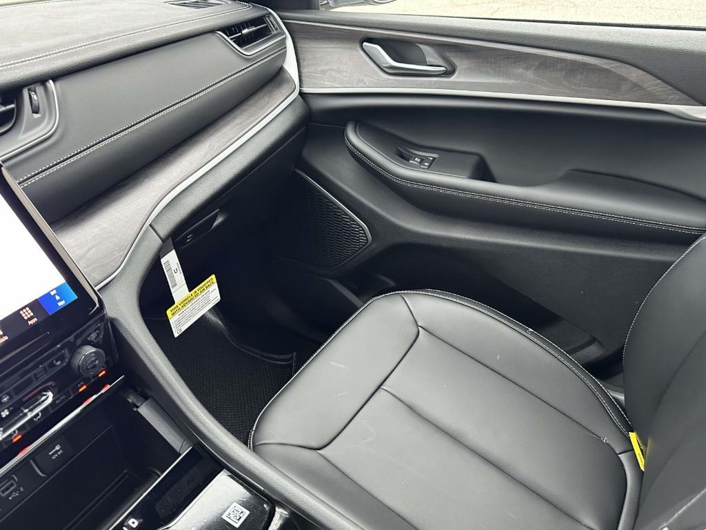 new 2025 Jeep Grand Cherokee car, priced at $53,451