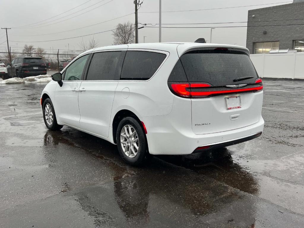 new 2025 Chrysler Pacifica car, priced at $43,276