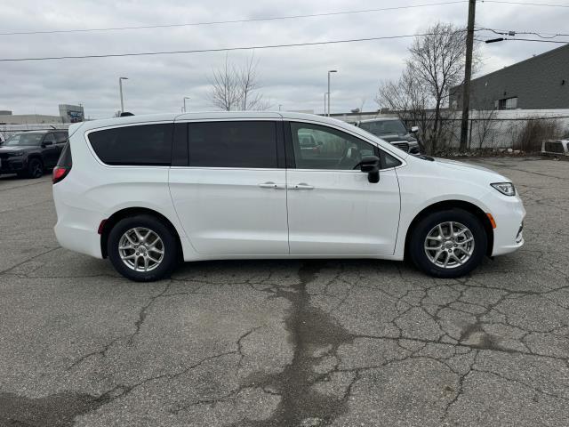 new 2025 Chrysler Pacifica car, priced at $43,276