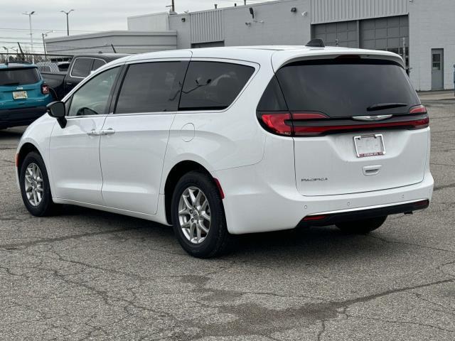 new 2025 Chrysler Pacifica car, priced at $43,276