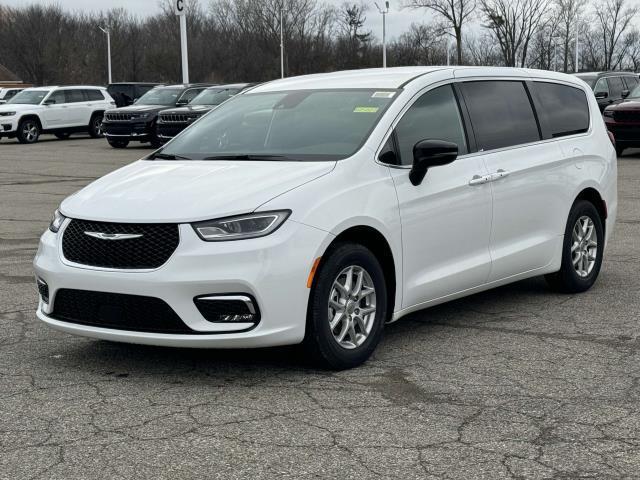 new 2025 Chrysler Pacifica car, priced at $43,276