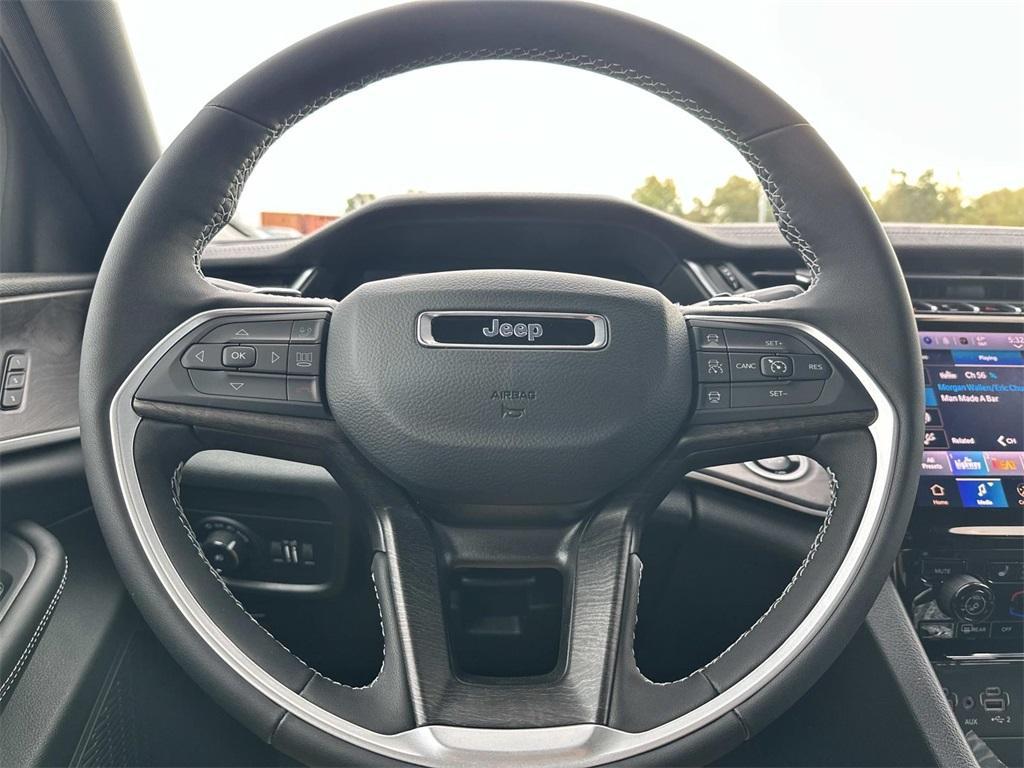 new 2025 Jeep Grand Cherokee car, priced at $49,320