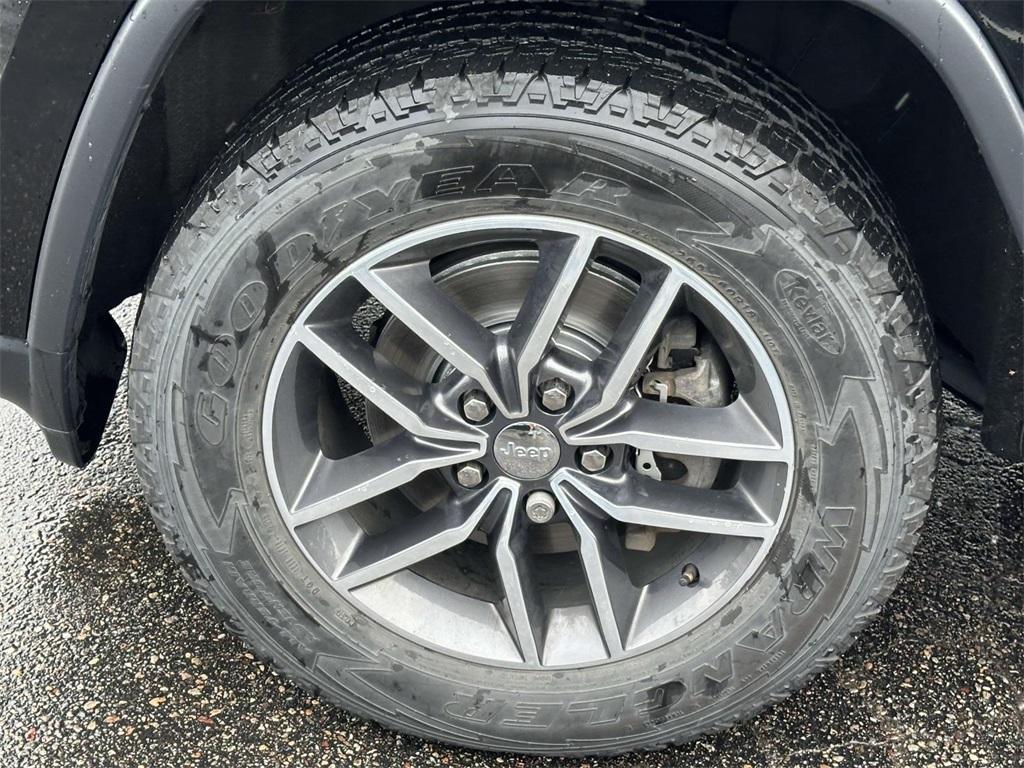 used 2018 Jeep Grand Cherokee car, priced at $17,995
