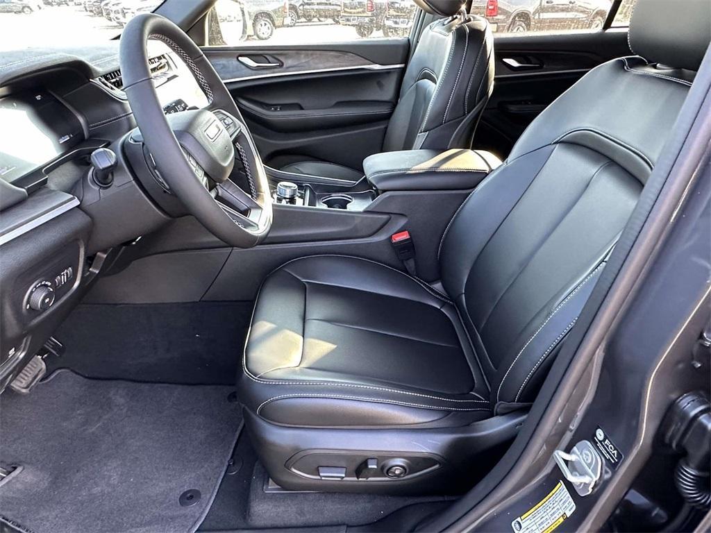 new 2025 Jeep Grand Cherokee car, priced at $46,867