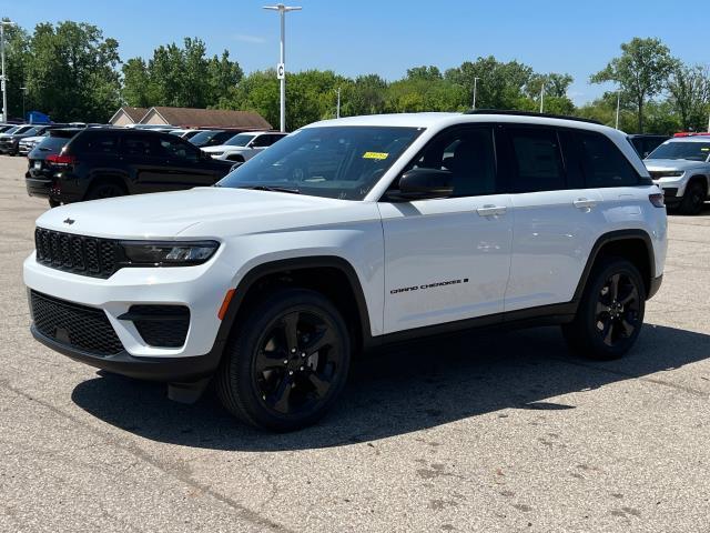 new 2024 Jeep Grand Cherokee car, priced at $46,858