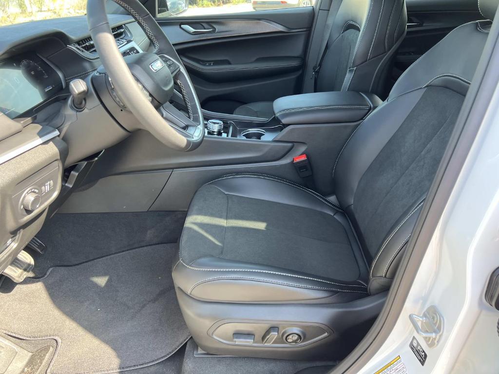 new 2025 Jeep Grand Cherokee L car, priced at $48,612