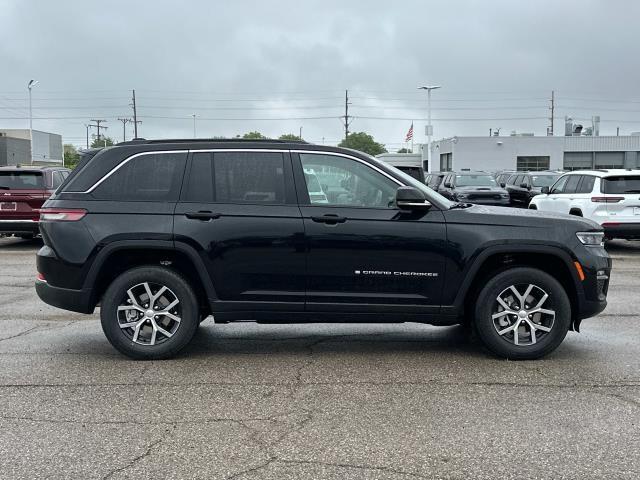 new 2025 Jeep Grand Cherokee car, priced at $46,742