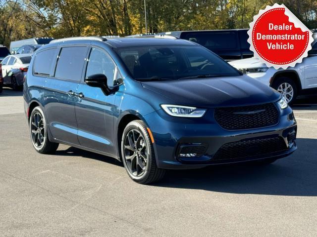 new 2025 Chrysler Pacifica car, priced at $50,564