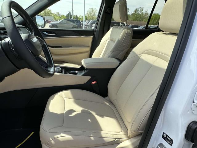 new 2025 Jeep Grand Cherokee car, priced at $52,430