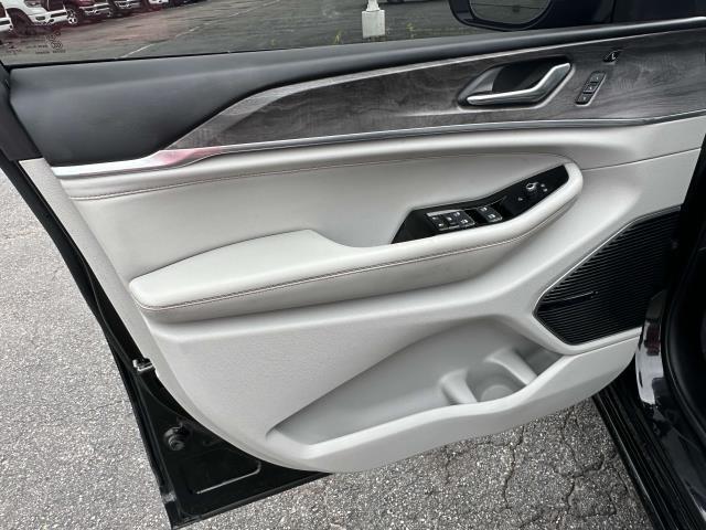 used 2022 Jeep Grand Cherokee car, priced at $32,995