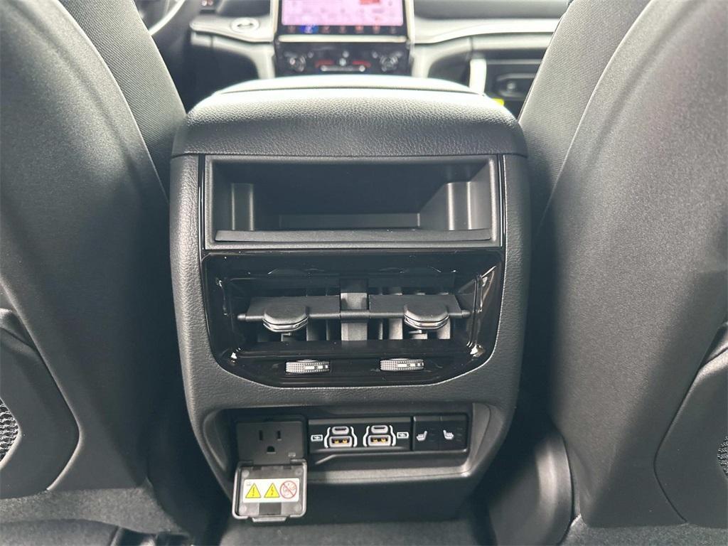 new 2025 Jeep Grand Cherokee car, priced at $49,320