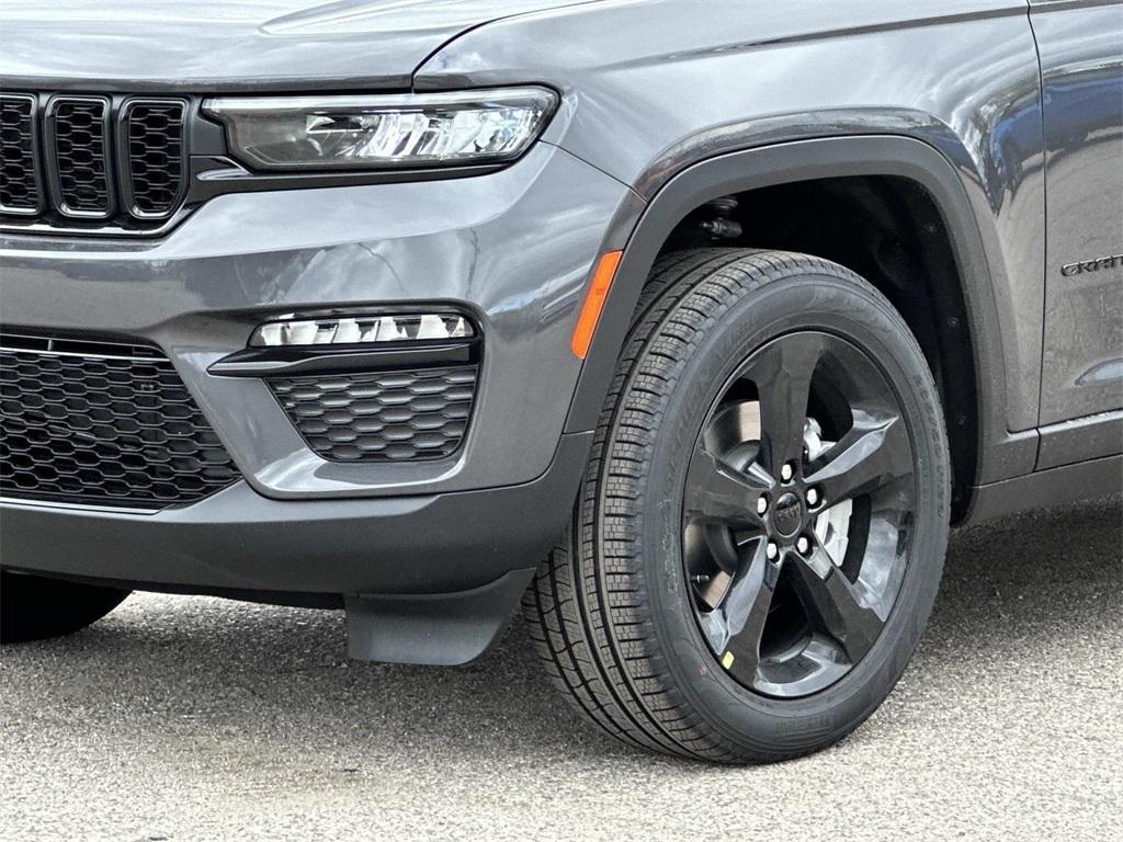 new 2025 Jeep Grand Cherokee car, priced at $49,320