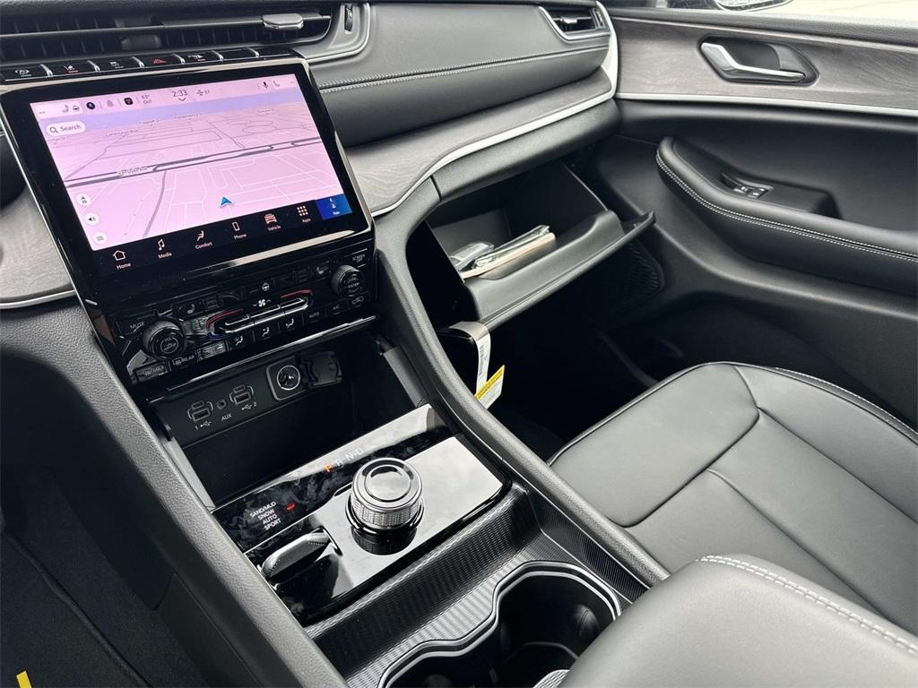 new 2025 Jeep Grand Cherokee car, priced at $49,320