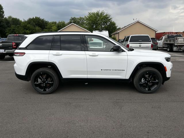 new 2024 Jeep Grand Cherokee car, priced at $45,358