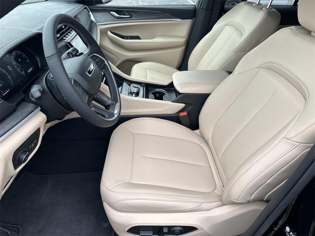 new 2025 Jeep Grand Cherokee car, priced at $46,867