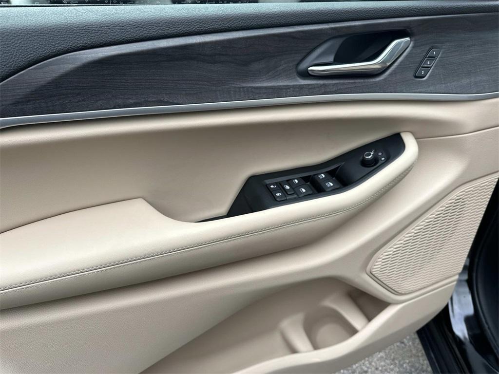 new 2025 Jeep Grand Cherokee car, priced at $46,867