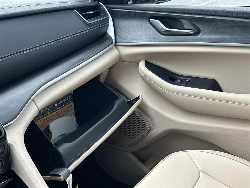 new 2025 Jeep Grand Cherokee car, priced at $46,867