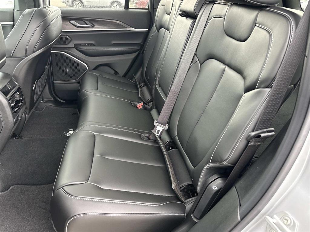 new 2025 Jeep Grand Cherokee car, priced at $53,181