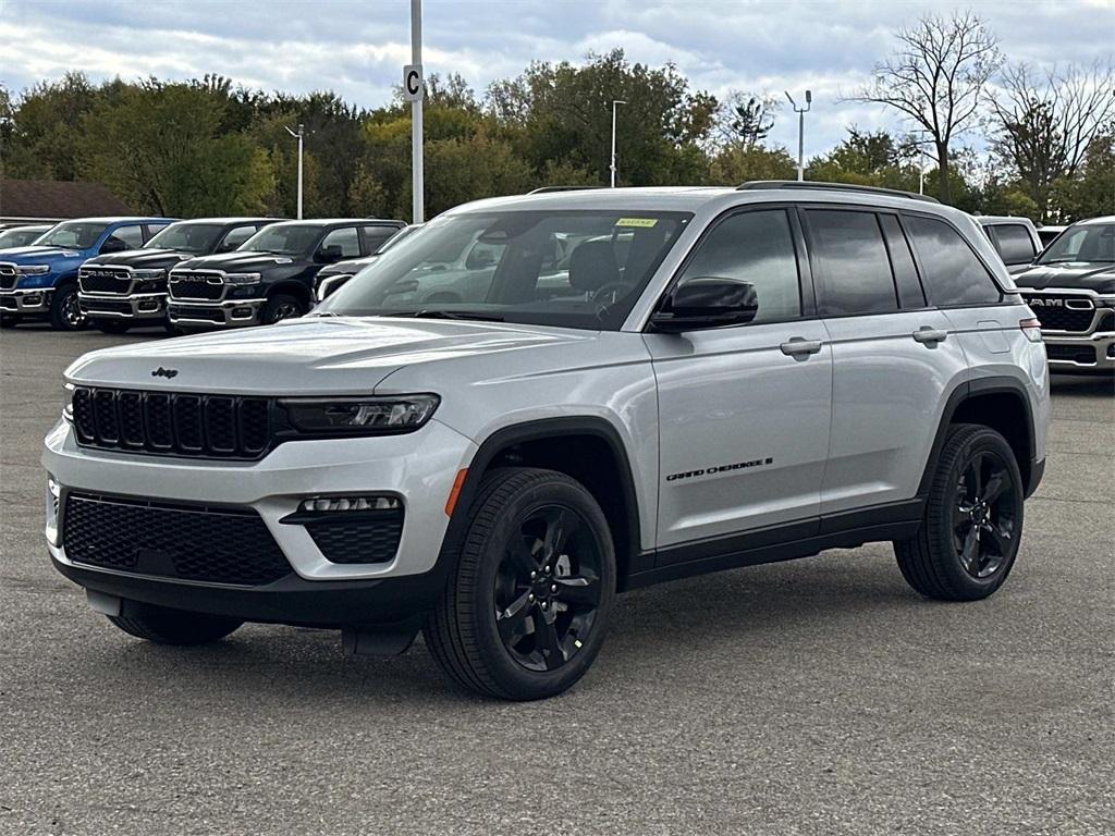 new 2025 Jeep Grand Cherokee car, priced at $53,181