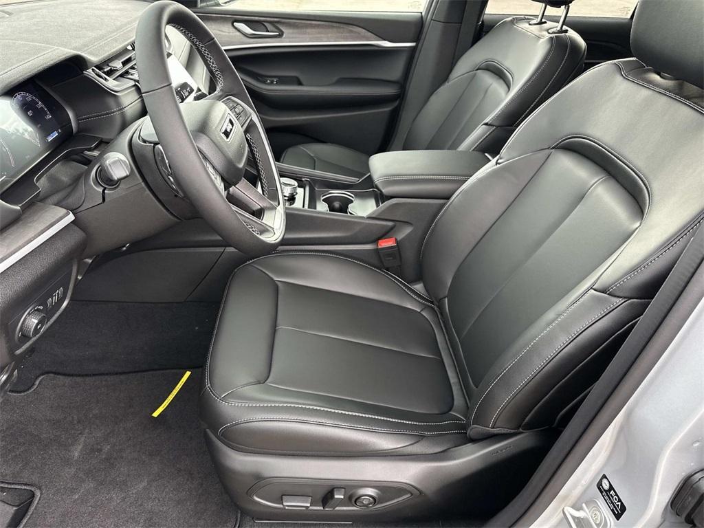 new 2025 Jeep Grand Cherokee car, priced at $53,181