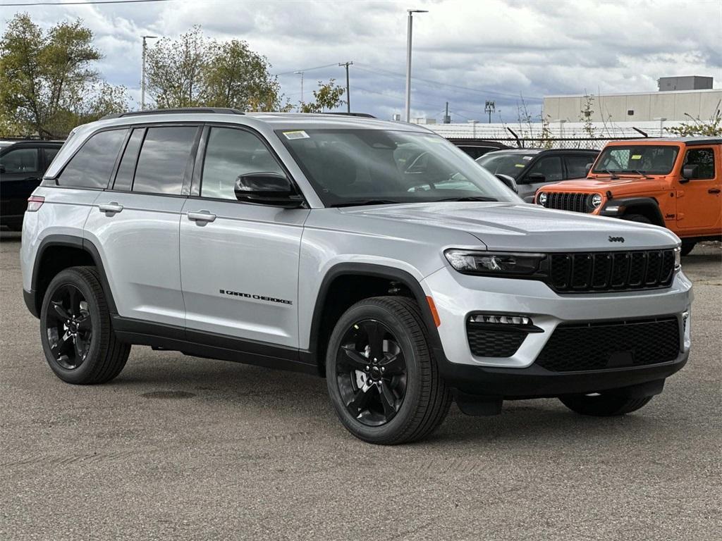 new 2025 Jeep Grand Cherokee car, priced at $53,181
