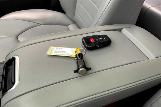 used 2021 Toyota Highlander car, priced at $34,487