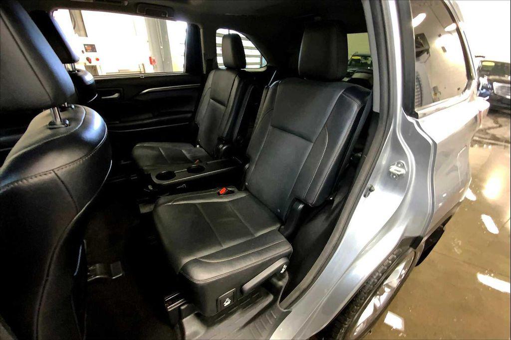 used 2016 Toyota Highlander car, priced at $19,487