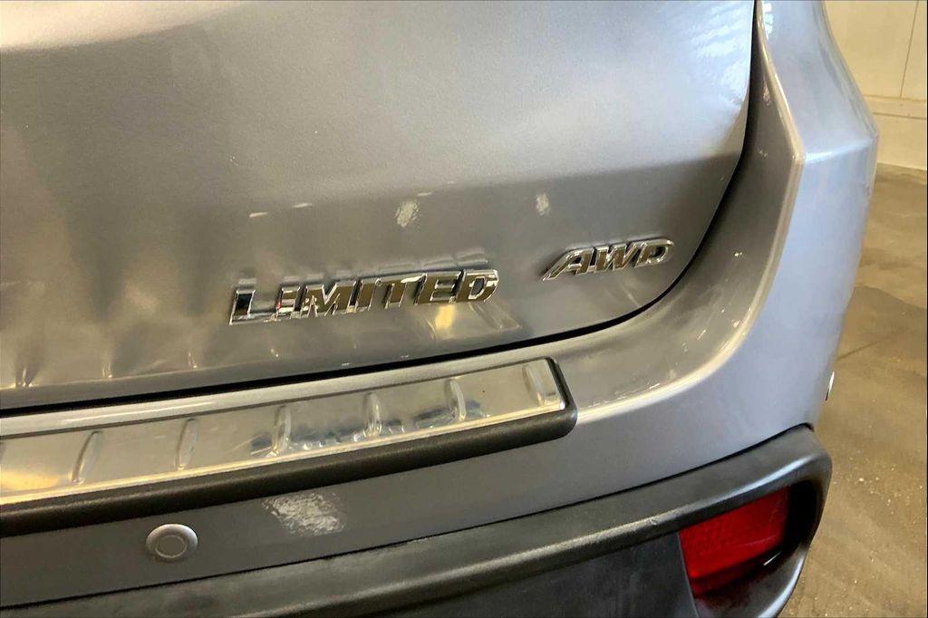 used 2016 Toyota Highlander car, priced at $19,487